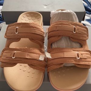 Size 6.5 Vionoc Women’s shoe’s
